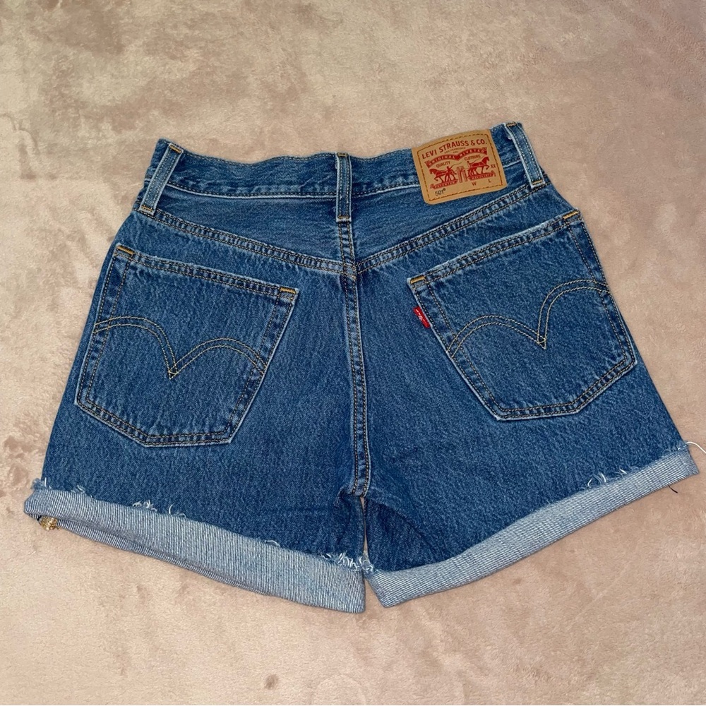501 Levi’s bottom down shorts W24